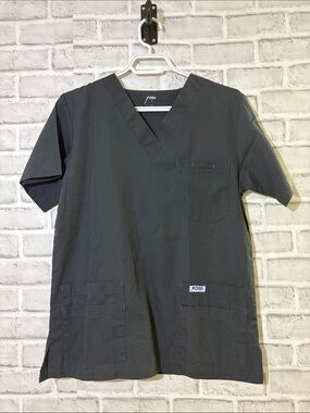 Mobb Classic V-Neck Scrub Top in Charcoal Gray- size small